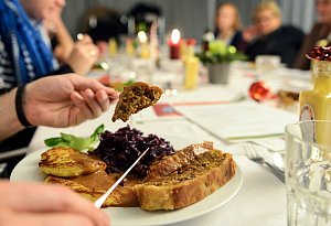 Veganes Weihnachtsessen - Britta Pedersen/dpa/dpa-tmn