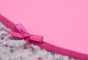 Ribbon on white women underwear with lace on pink background with copy space. Beauty fashion blogger - 1 - IMAGO/Panthermedia