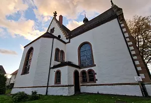 Bild zu „Wie kann man das ertragen?“ - Menschen gedenken des getöteten 16-Jährigen in Brake