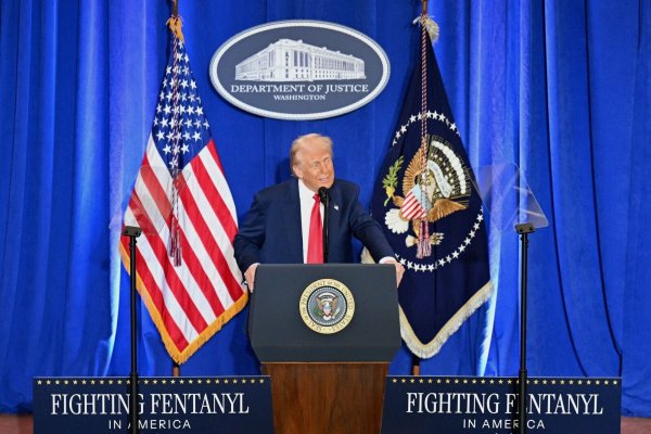 Trump nutzte den Auftritt im Justizressort für eine politische Abrechnung mit seinen Gegnern. - © Uncredited/POOL/AP/dpa