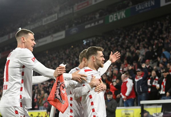 Zu Hause jubelt der 1. FC Köln gegen Darmstadt. - © Anke Waelischmiller/dpa