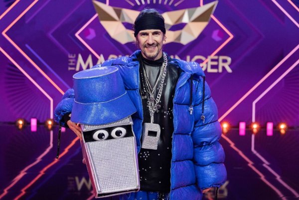 Thomas Hayo, Creative Director, steht als Figur "Die Pfeife" in der Prosieben-Show "The Masked Singer" auf der Bühne. - © Rolf Vennenbernd/dpa/Archivbild