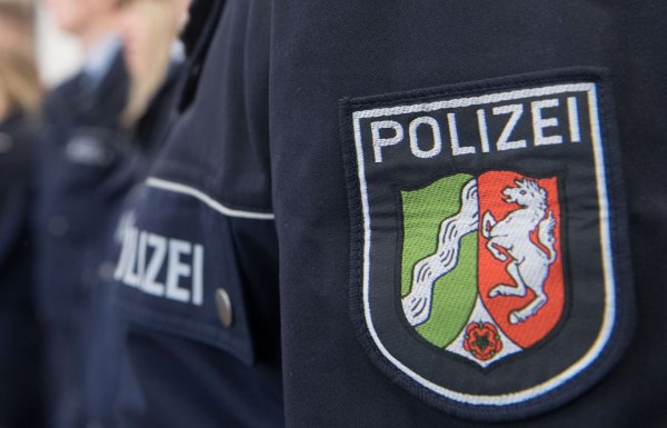 Laut Polizeipräsidium Recklinghausen waren in den Chats auch diskriminierende und menschenverachtende Inhalte verbreitet worden. - © picture alliance / Bernd Thissen/dpa