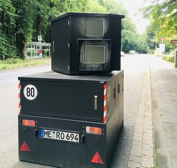 Detmolds Blitzeranhänger "Xena" wurde demoliert. - © Laurenz Tegethoff