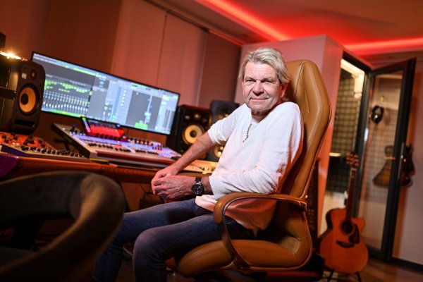 Schlager trifft auf Rap? Matthias Reim könnte sich ein Duett mit Apache 207 vorstellen. (Archivbild) - © Felix Kästle/dpa