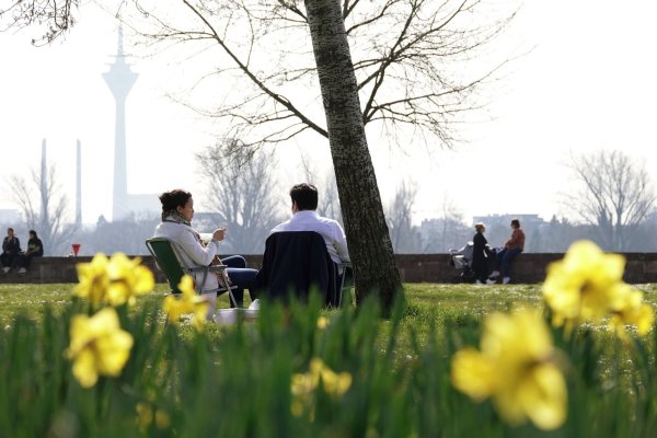 Pünktlich zum Wochenende wird das Wetter in NRW wieder sonnig und warm. (Archivbild) - © Sophie Brössler/dpa