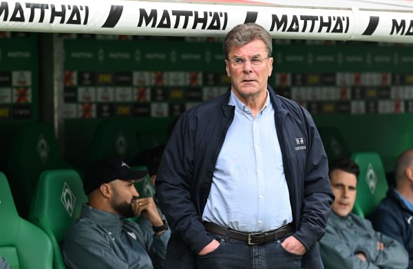 Auch wenn Wechselgerüchte um Abwehrspieler Tim Oermann die Runde machen, bleibt der Fokus von Bochums Trainer Dieter Hecking unmissverständlich auf dem Sportlichen. - © Carmen Jaspersen/dpa