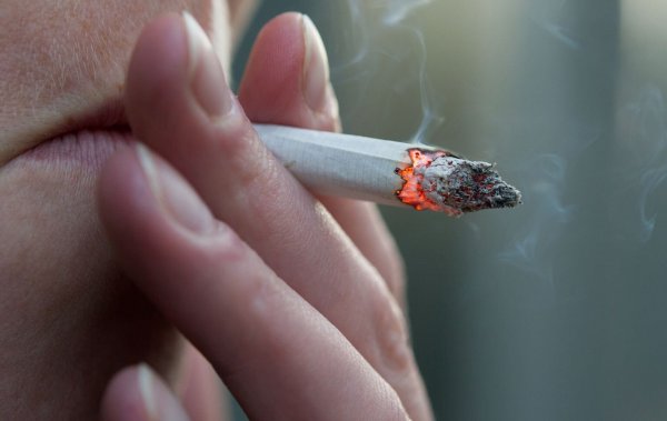Zigarette - © Foto: Andrea Warnecke/dpa-tmn