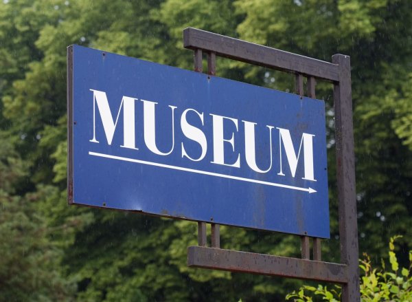 Kunstmuseen in Nordrhein-Westfalen haben 2024 die Besucherzahlen gesteigert. Zu Sonderausstellungen kommen besonders viele. (Symbolbild) - © Soeren Stache/dpa
