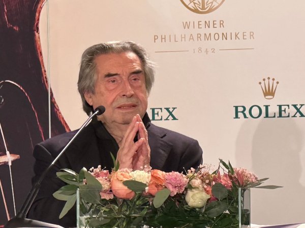 Der Italiener Riccardo Muti wird zum siebten Mail das Neujahrskonzert aus Wien dirigieren. (Archivfoto) - © Matthias Röder/dpa