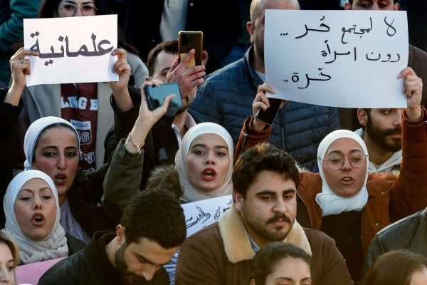 In Syrien wird genau beobachtet, ob die Übergangsregierung die Rechte von Frauen respektiert. (Archivbild) - © Omar Sanadiki/AP/dpa