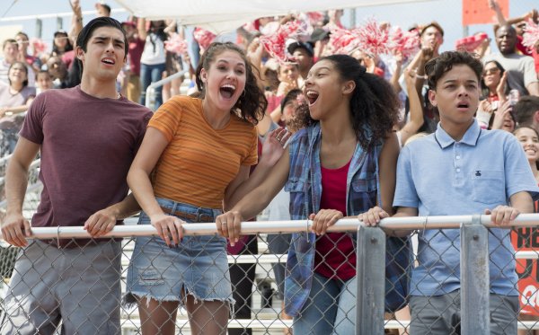 Diego Tinoco, Ronni Hawk, Sierra Capri, Jason Genao spielen in Netflix' "On my Block". - © John O Flexor/Netflix