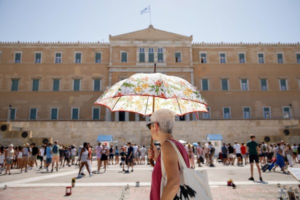 Athen: Bereits am Morgen über 30 Grad - © Socrates Baltagiannis/dpa