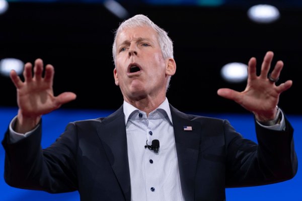 Der US-Energieminister präzisiert die Ankündigung zu Atomwaffentests. - © Jose Luis Magana/AP/dpa