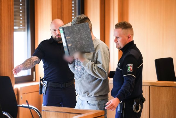 Im Prozess gegen den Krankenpfleger wegen neunfachen Mordes wird am Mittwoch das Urteil erwartet. - © Oliver Berg/dpa