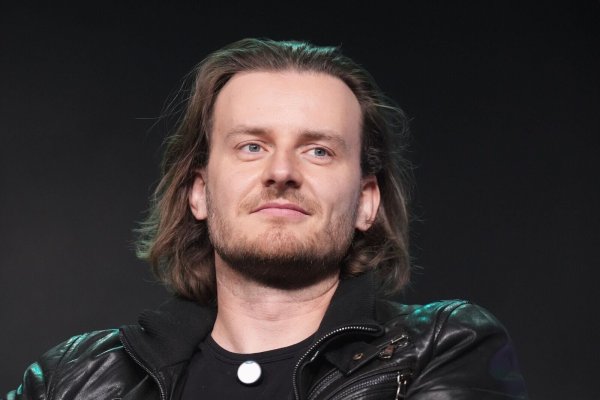 Bitpanda-Mitbegründer Eric Demuth zieht sich aus dem Tagesgeschäft zurück und kümmert sich im Verwaltungsrat von Bitpanda um die strategische Ausrichtung des Unternehmens. (Archivbild) - © Marcus Brandt/dpa