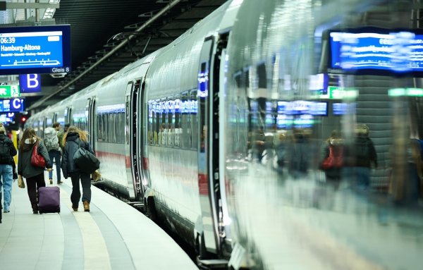 Jeder zweite Zug im Oktober unpünktlich - © Annette Riedl/dpa