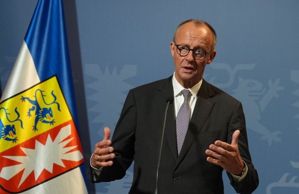 Merz lud den syrischen Übergangspräsidenten Ahmed al-Scharaa nach Deutschland ein. - © Marcus Brandt/dpa