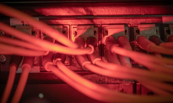 Proukrainische Hacker reklamieren für sich, die IT-System der größten russischen Fluggesellschaft Aeroflot durch einen Angriff lahmgelegt zu haben. (Symbolbild) - © Michael Kappeler/dpa