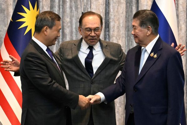 Die Waffenruhe wurde bei einem Treffen in Malaysia vereinbart. - © Mohd Rasfan/Pool AFP via AP/dpa