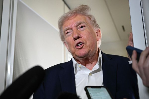 Donald Trump geriet beim Erzählen über seinen Gesundheitscheck regelrecht ins Schwärmen. - © -/Pool via AP/dpa