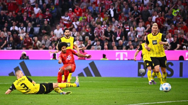 Serge Gnabry brachte viel Schwung in die Bayern-Offensive. - © Tom Weller/dpa