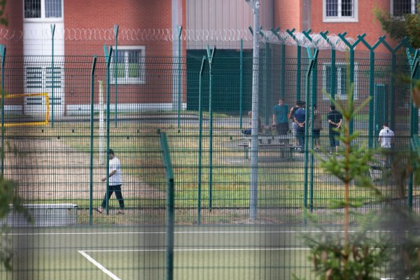 Im Abschiebegefängnis Büren sollen weiter auch Polizisten aufpassen. (Archivfoto) - © Friso Gentsch/dpa