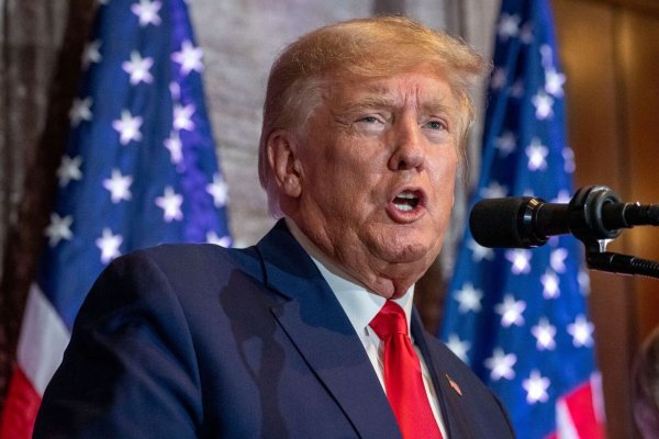 Der ehemalige Präsident der USA, Donald Trump, darf seine Accounts bei Instagram und Facebook wieder nutzen. - © Alex Brandon/AP/dpa