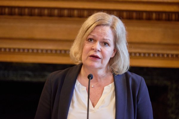 Nancy Faeser (SPD), Bundesinnenministerin, gibt eine Pressekonferenz. - © Georg Wendt/dpa