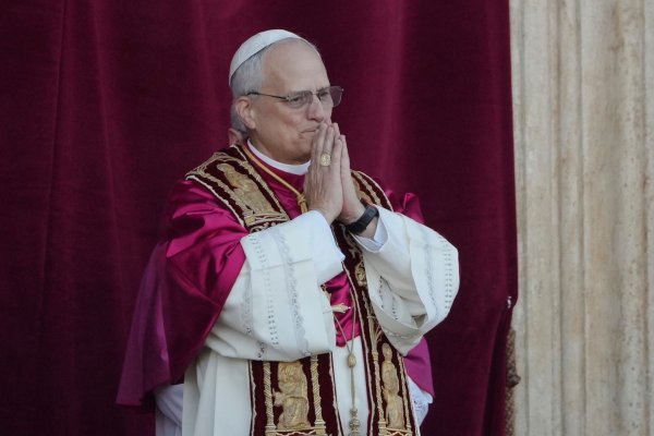 Prevost ist nun der 267. Papst in der Geschichte. - © Markus Schreiber/AP/dpa
