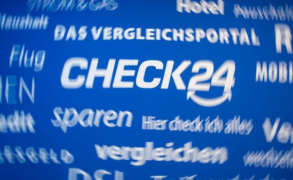 Check24 darf vorerst an Tarifnoten für Versicherungen festhalten (Archivbild). - © Matthias Balk/dpa