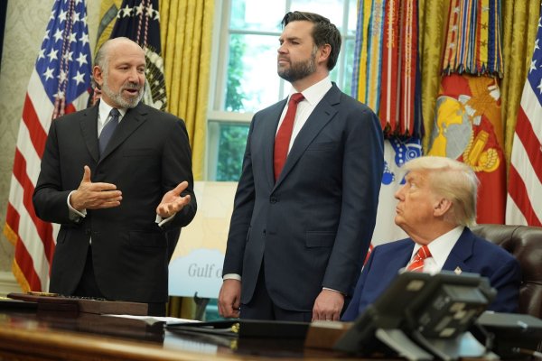 US-Präsident Donald Trump hat den Handelspakt mit Großbritannien als Erfolg seiner Zollpolitik angepriesen. - © Evan Vucci/AP/dpa