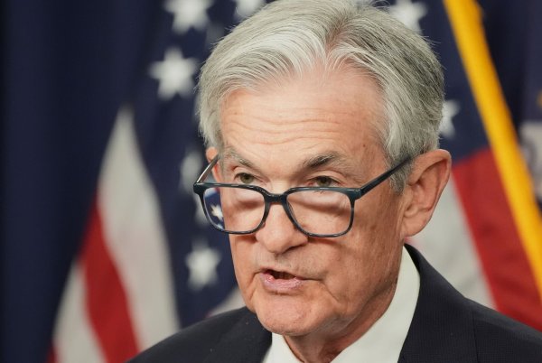 Fed-Chef Powell warnt vor den Auswirkungen hoher Zölle. - © Jacquelyn Martin/AP/dpa