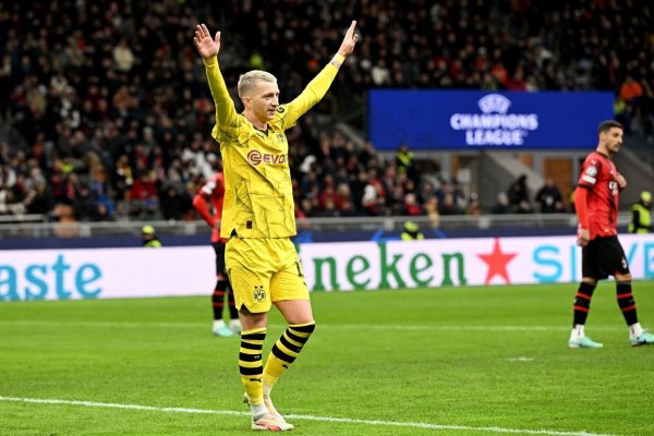 Dortmunds Marco Reus jubelt. Der Offensivspieler ist wieder Vater geworden. - © Federico Gambarini/dpa