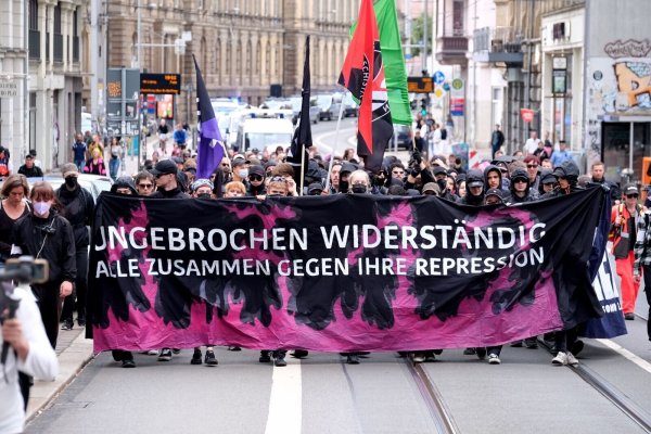 Nach dem «Tag X» in Leipzig gibt es Hunderte Ermittlungsverfahren - unter anderem gegen Jugendliche. - © Sebastian Willnow/dpa