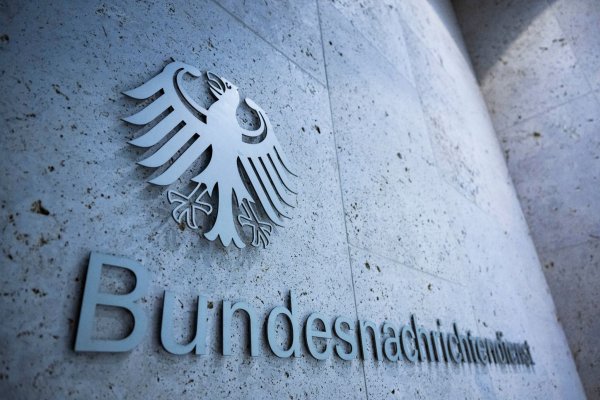 Eingang der Zentrale des Bundesnachrichtendienstes in Berlin. - © Christophe Gateau/dpa
