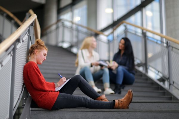 Wie organisiere ich meinen Uni-Stundenplan? Wer hier unsicher ist, findet Unterstützung bei Fachstudienberatungen oder den Fachschaften an der jeweiligen Hochschule. - © Markus Hibbeler/dpa-tmn