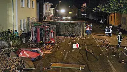 Rübenlaster kippt

im Stadtzentrum um - © Lage