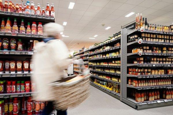 Einkaufen im Supermarkt - © Foto: Uwe Anspach/dpa
