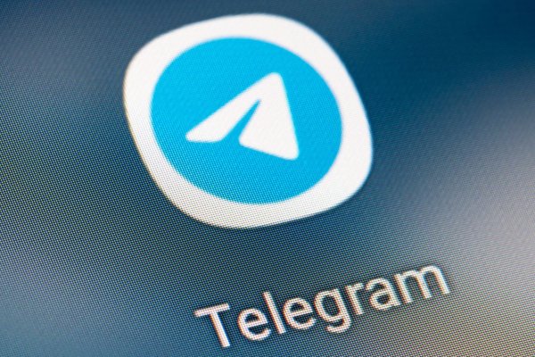 Telegram sei kein soziales Netzwerk, sondern ein «Online-Dienst zum Zwecke der Individualkommunikation», argumentieren die Anwälte des Unternehmens. - © Fabian Sommer/dpa