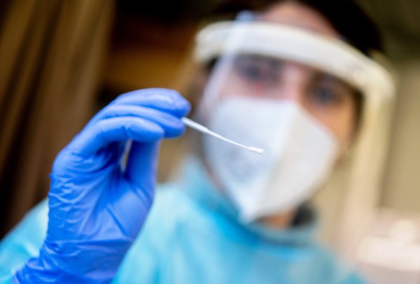 Nicht nur zuverlässige Produkte sind wichtig für das richtige Testergebnis, auch die korrekte Handhabung. - © Hauke-Christian Dittrich/dpa