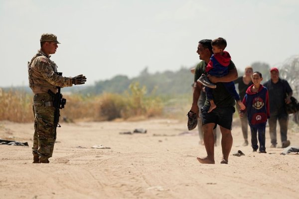 Schon im Jahr zuvor hatte die UN-Organisation für Migration einen Rekord bei den Todesfällen unter Migranten gemeldet. (Archivbild) - © Eric Gay/AP
