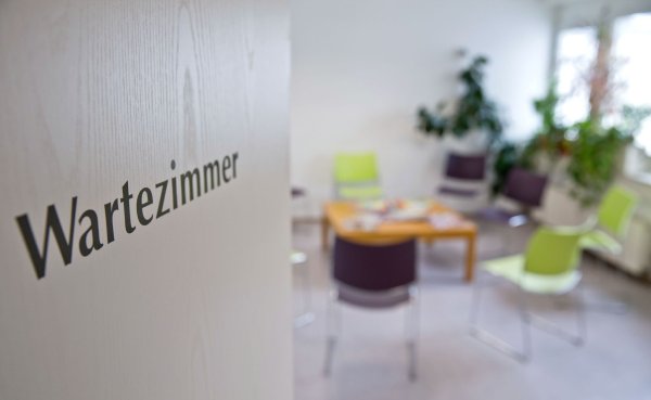 Der Bundesrat berät über eine gerechte Terminvergabe für Patienten. (Symbolbild) - © Daniel Karmann/dpa
