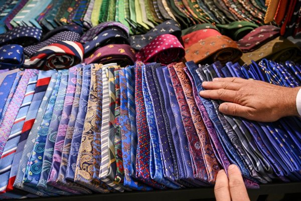 Krawatten scheinen ein modisches Auslaufmodell zu sein. - © Jens Kalaene/dpa