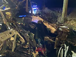 Der 5er BMW wurde bei dem Unfall v&ouml;llig zerlegt. - &copy; Freiwillige Feuerwehr Br&uuml;ntrup