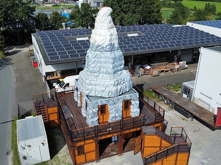 Die "Zauberhafte Weihnacht unter dem Fels" ist auf dem Klosterplatz eines der Highlights des Bielefelder Weihnachtsmarktes. - © Eike J. Horstmann