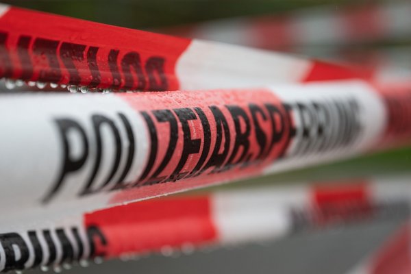 Den genauen Ort des Knochenfunds gab die Polizei bisher aus ermittlungstaktischen Gründen noch nicht bekannt. (Symbolbild) - © Sebastian Kahnert/dpa