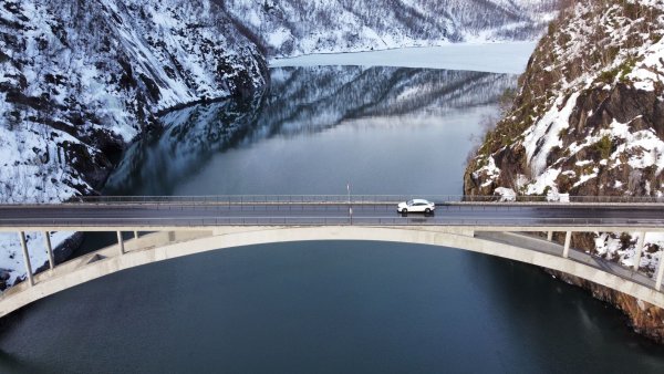 In Norwegen sind Elektro-Mietwagen sehr viel verbreiteter als in Deutschland. (Archivbild) - © Thomas Geiger/dpa-tmn/dpa