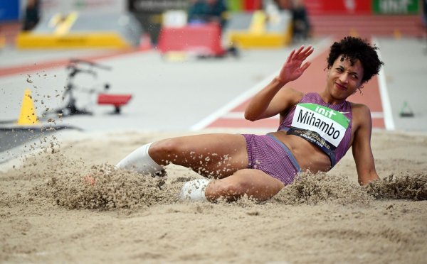 Balken oder Zone? Hauptsache weit: Malaika Mihambo. - © Uli Deck/dpa