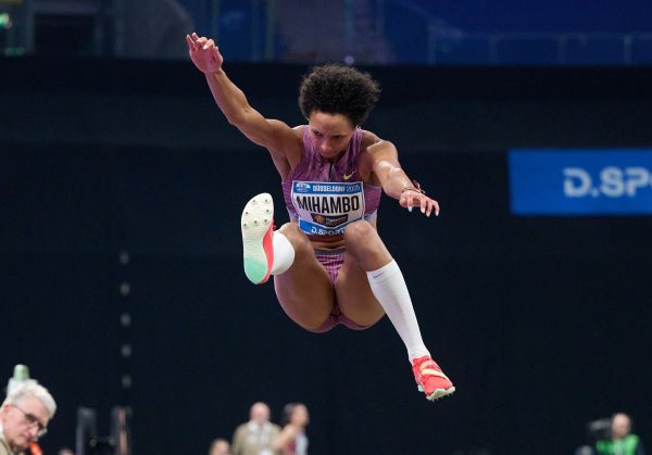 Malaika Mihambo holte sich beim Leichtathletik-Meeting in Düsseldorf den Sieg. - © Bernd Thissen/dpa